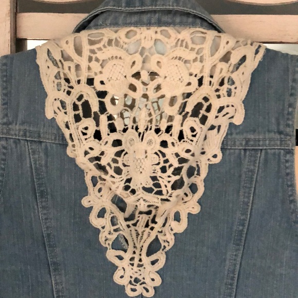 Sleeveless Jean Jacket - Picture 3 of 3